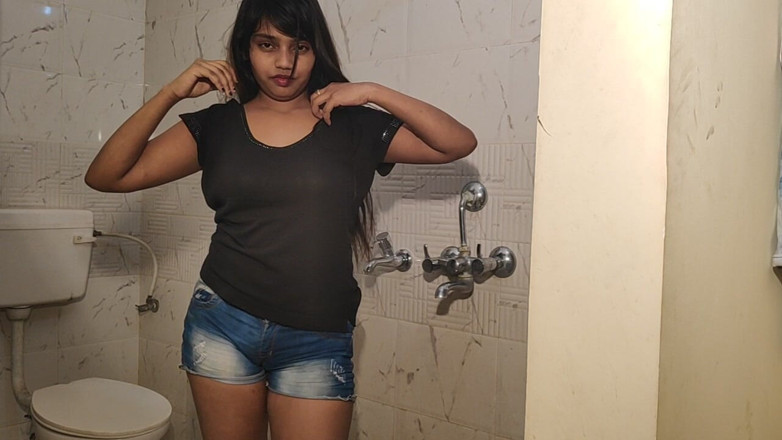 Alia Advani: 华丽的Alia advani的性感单人淋浴表演
