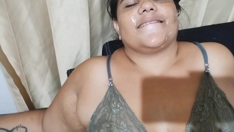 Adribella69: 맛있는 섹스를 즐기는 의붓아들 집에서 아마추어 섹스