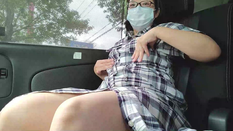 aika: Evli kadın arabada mastürbasyon yapıyor