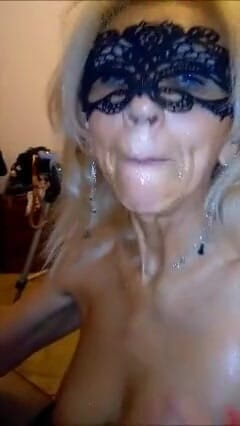 Lady Gina Mature Slut: Gina Suka Minum Air Mani