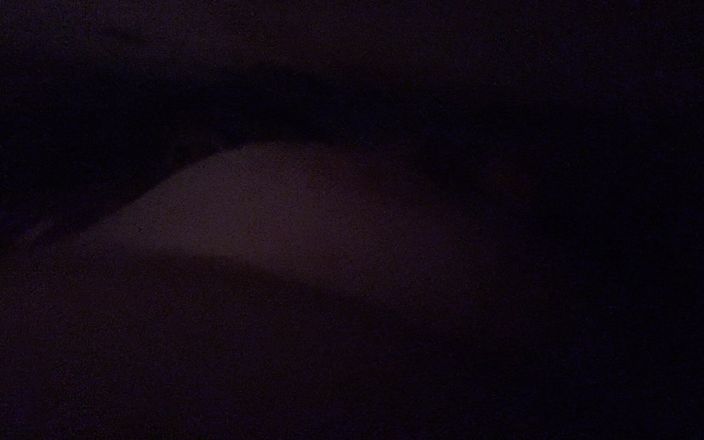 Wettyy: 내 자연산 젖탱이를 가지고 노는 중