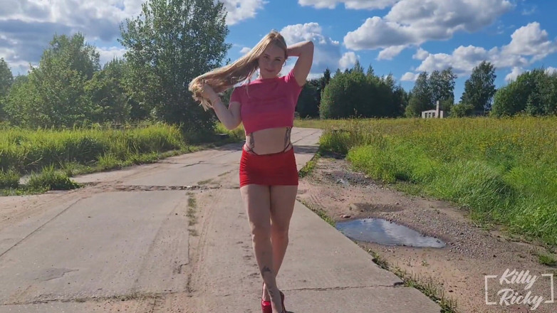 Kelsi69: Cameltoe and Pee