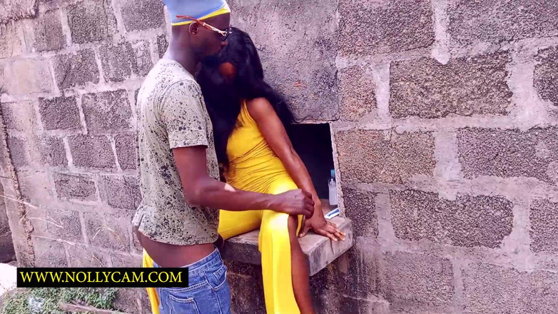 NOLLYCAM AFRICA: Une black sexy dans ma succession est mouillée et cherche...