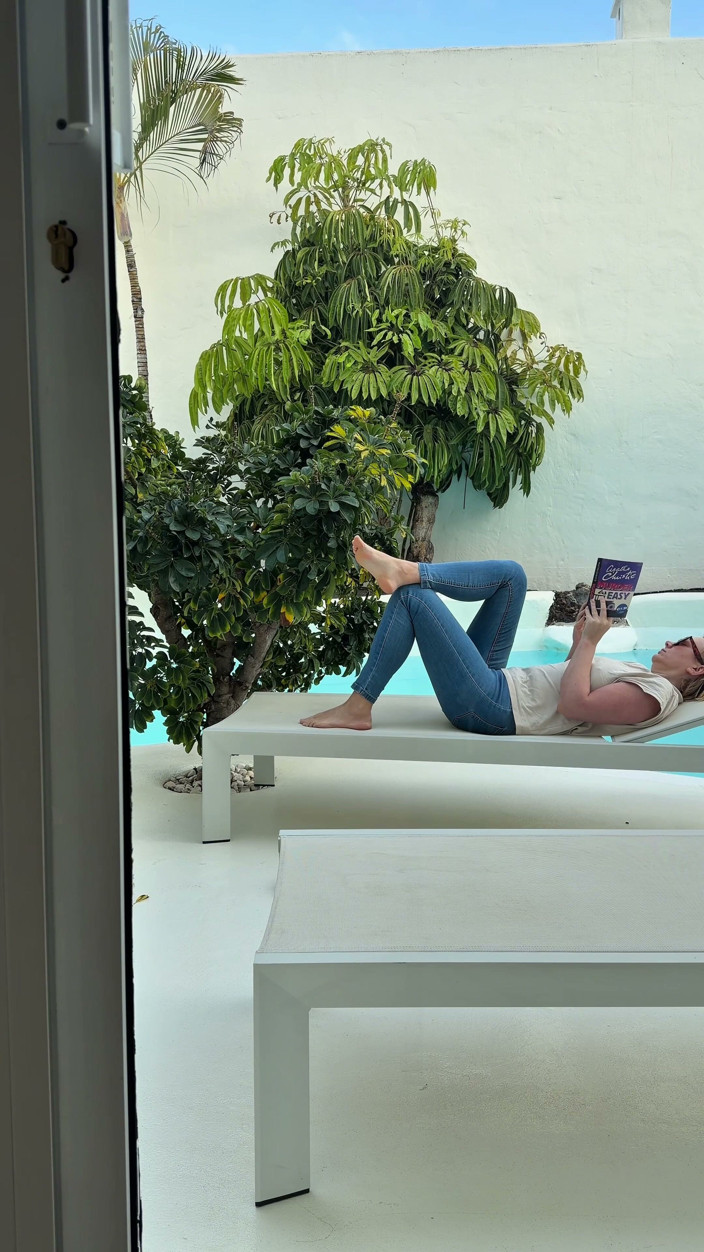 Emma Voyeur: Locked on the Balcony I Pissed Myself Into My Jeans