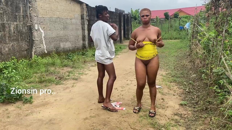 Zion: Zlobivá Africká Teenagerka Předvádí Své Zadky V Broad Daylight