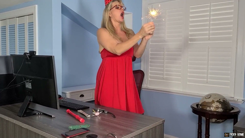 비키 베트: 생일날 상사를 빨고 따먹는 Vicky Vette
