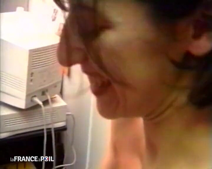 French Family Secrets: Caroline, linda ninfomaníaca, discreta e muito animada.