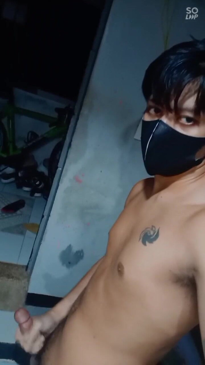 Rent A Gay Productions: Sexy Pinoy Jongen Trekt Zijn Harde Pik Af