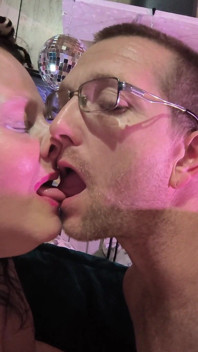 Toungeゲームは、彼らが得たすべてのToungeでホットキスを得た