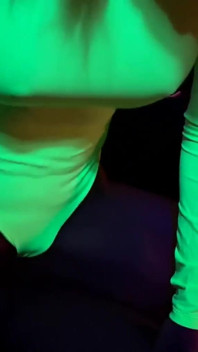 niyon bodi men hot chodne laayak mammi ko andhere men chodna pasand hai