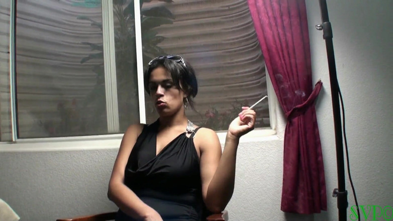 Big tit MILF'S GILF'S and girls: Entretien avec une latina qui fume