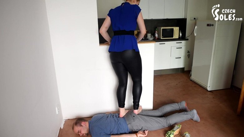 Czech Soles - foot fetish content: Trampeln, fußklatschen und anbetung