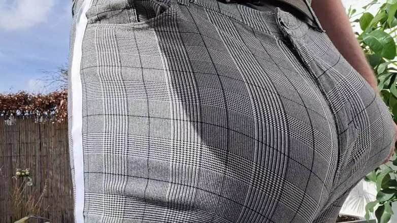 Monster_Meat_: Plimbându-mă prin grădină cu costumul meu
