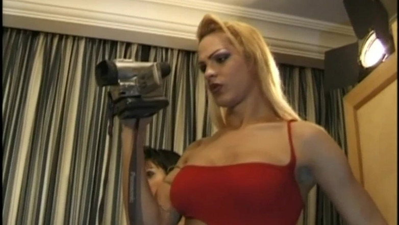 TGIRL ROOM: Fotografering Innan Ett 4-vägsknull Med 2 Shemales