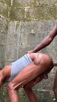 Pantat gay hunk dientot habis-habisan di luar ruangan