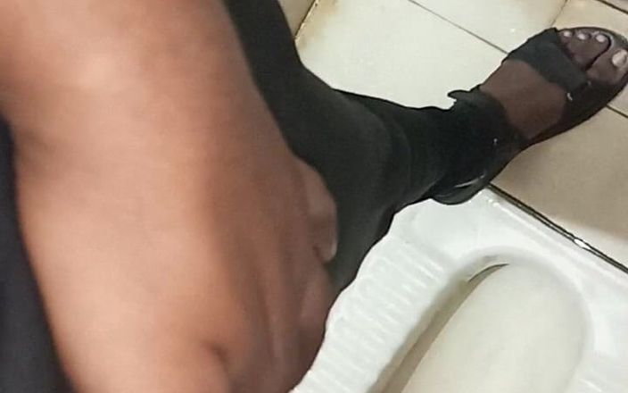 Sweet Indian cock: Meine frau fickt anal MILF im badezimmer zu hause