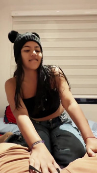 Mishel Menguji Stoking Kakinya Dengan Penis Saya