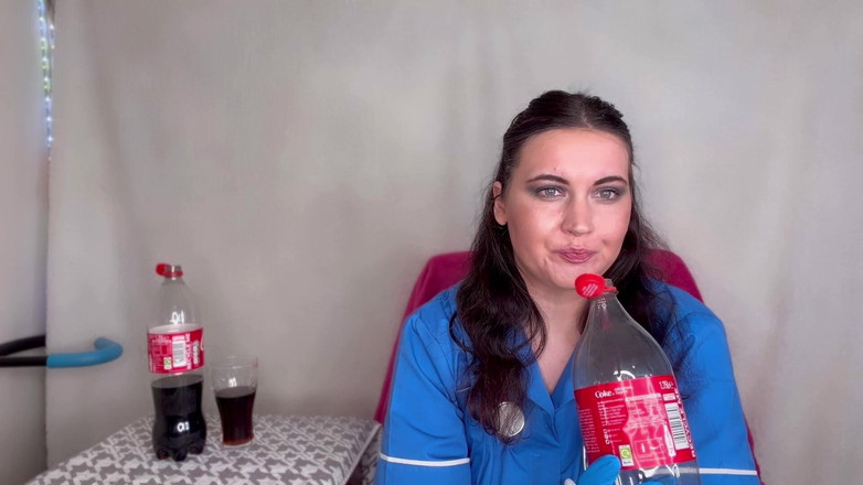 MissFFW: Enfermera ffw tomando leche y eructando