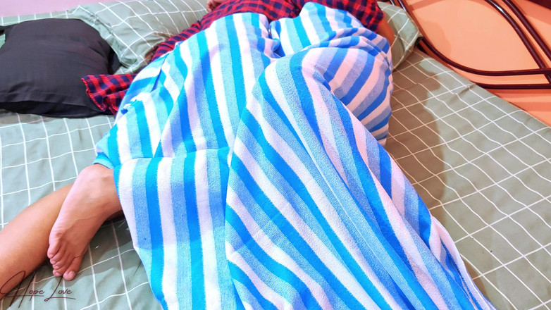 Hope Love: 出轨的wiife去另一个男人做爱。