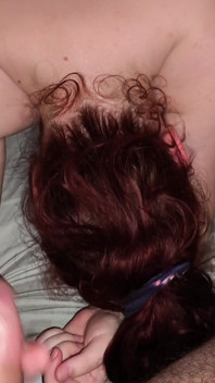 Mia moglie troia ama essere usata da 2 ragazzi per un sacco di sperma nella sua fica bagnata