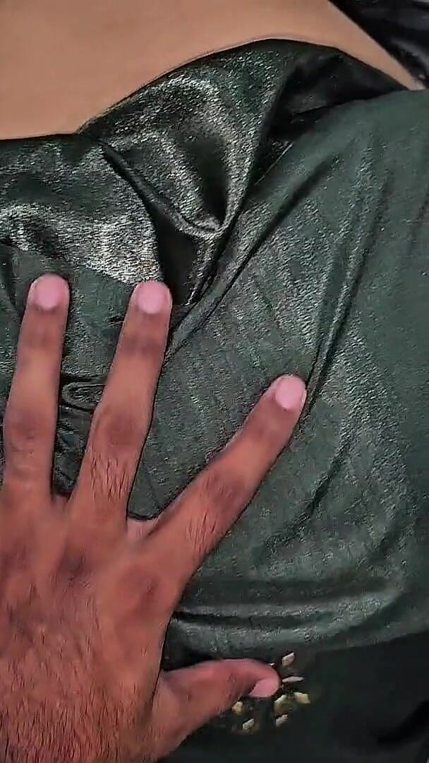 ABHISHEK7299: Yenge chut faad de meri net Hintçe ses söyledi