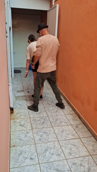Congelar el tiempo con la chica ciega en el callejón.