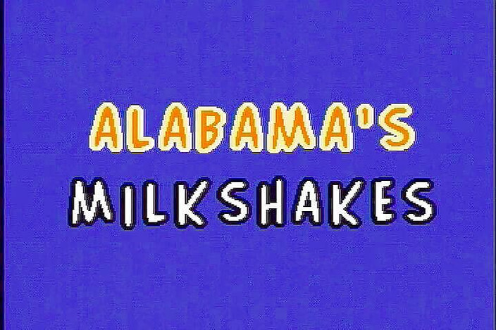 Perv Milfs n Teens: Donna paffuta stringe la sua grande mammella lattiginosa fino a...