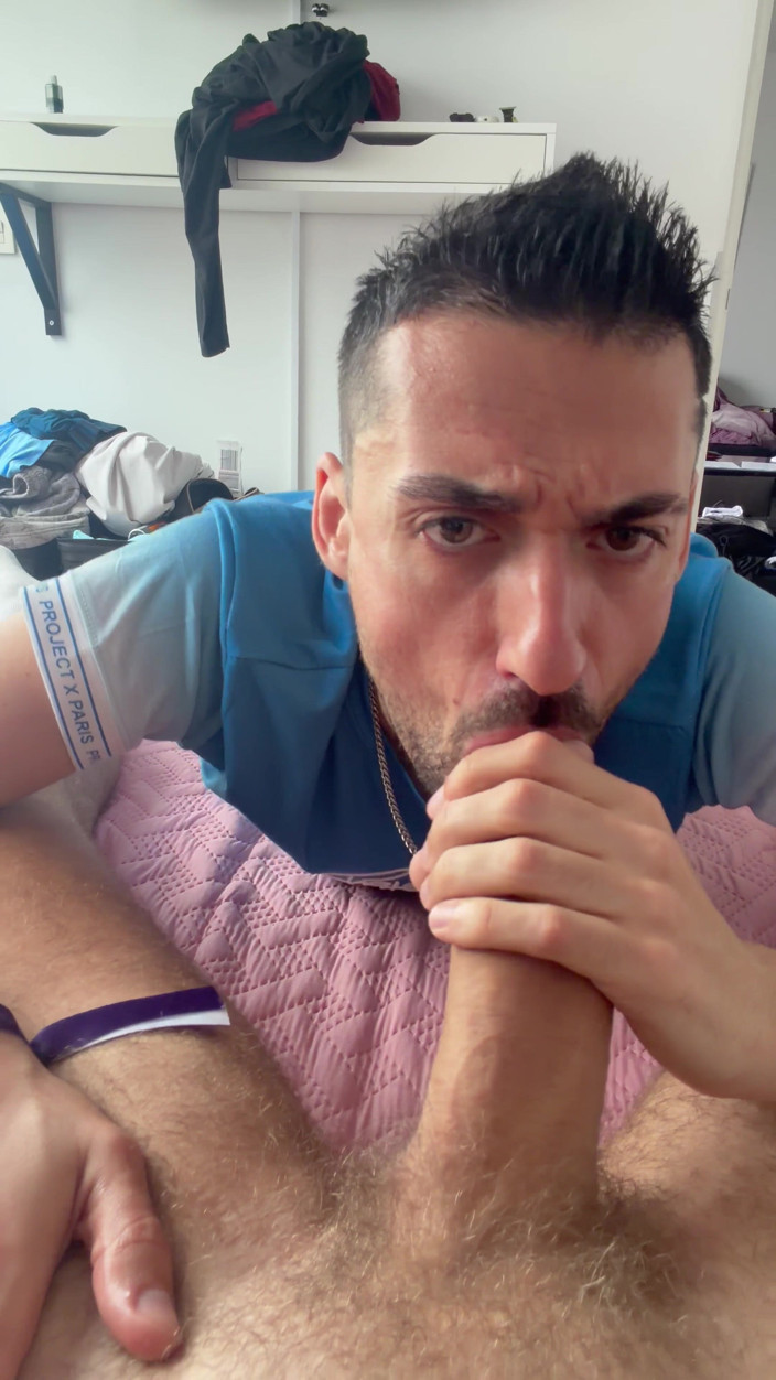 Liam Harding: Rumskamrat suger enorm heterosexuell kuk