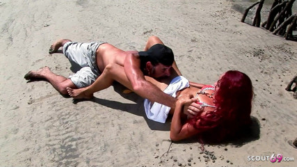 Full porn collection: 赤毛の十代のマーシャは、彼女のボーイフレンドによってビーチで犯されます