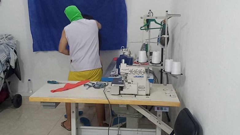 NEGRITA SEXY: Petualangan sensual si cewek super semok ini dientot sama teman...