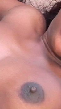 Procace ebano miLF cavalca un cazzo duro per un facciale