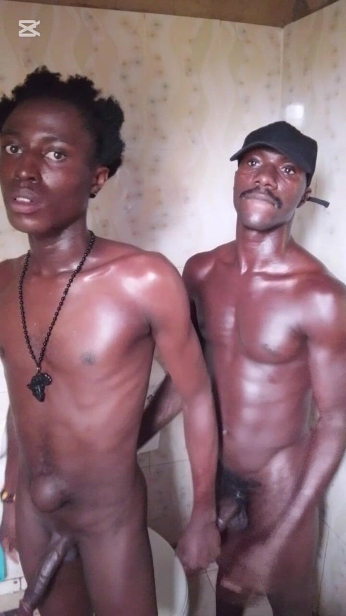 solomonnaija: Having a Good Time in the Restroom