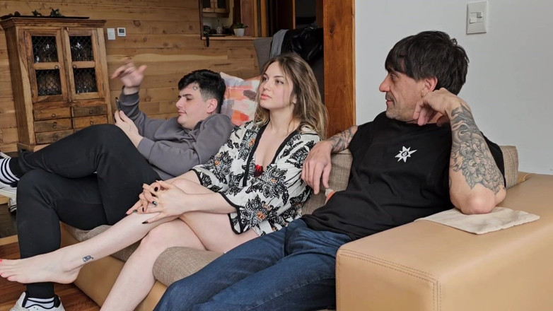 Elnonohub: 내 친구의 바람난 놈은 그의 아내가 섹시하다는 걸 깨닫지 못한다.