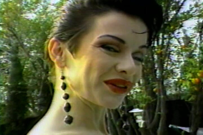 Vintage Babes: Cewek seksi dengan bikini seksi ini suka banget jilat sperma!