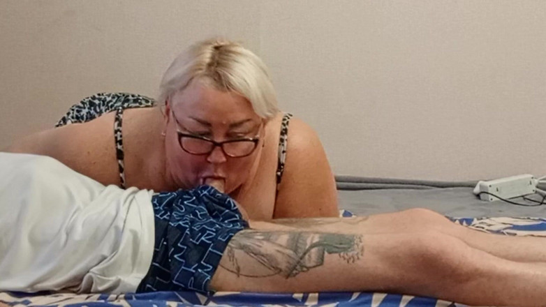 Zona901: Sborrata da un pompino profondo nella bocca del mio vicino