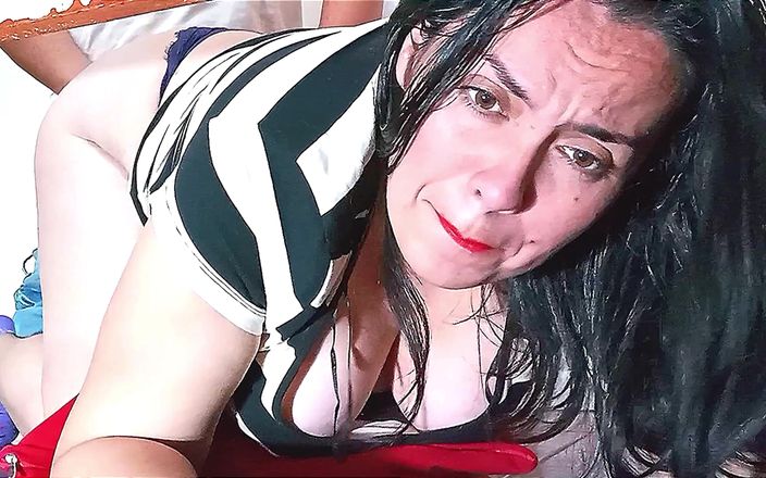 BBW Kelly Mom: I Found My Stepmother Trapped Under the Bed.