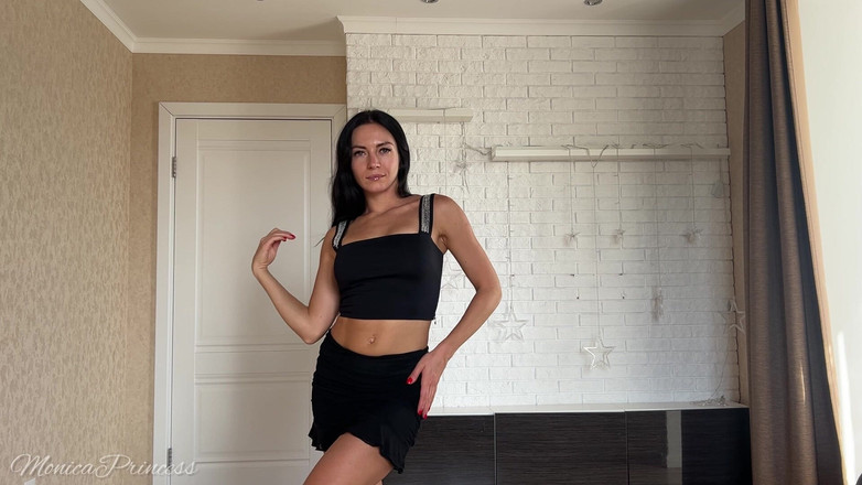 Princess Monica: Test d’étirement, essai sur des hauts, un ventre et des...