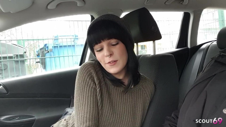 Scout69: Novia alemana da a la cita una mamada en el...
