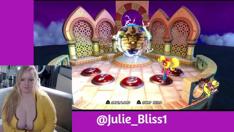 Julie Bliss: Gamer Girl - Crash Bandicoot 3