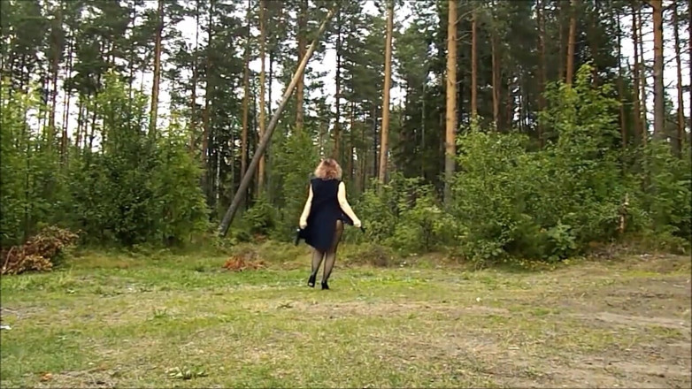 RedRoseRus: My big ass outdoors in pantyhose