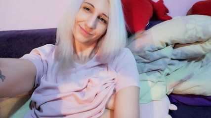 Cuteblonde666: Мила волохата блондинка тінка дражнить і швидко мастурбує перед тим, як починається коледж