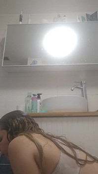 Eu posso masteubar o dia todo e gozar se juntar a mim