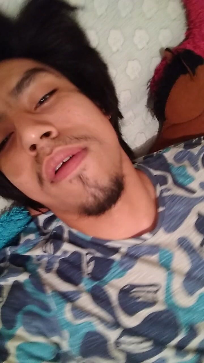 AlexAlejandro13: Heißer junge im bett
