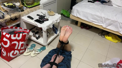 Miriam Slave: Miriam diikat, digelitik dan