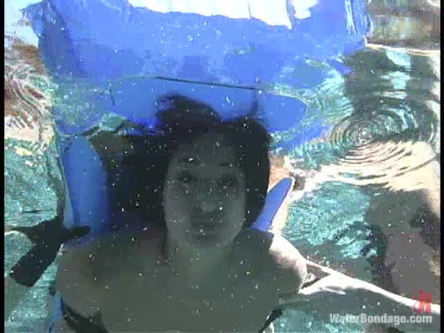 Water Bondage by Kink: Dragonlily y Audrey Leigh