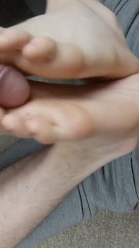 Cumshot on Barefoot