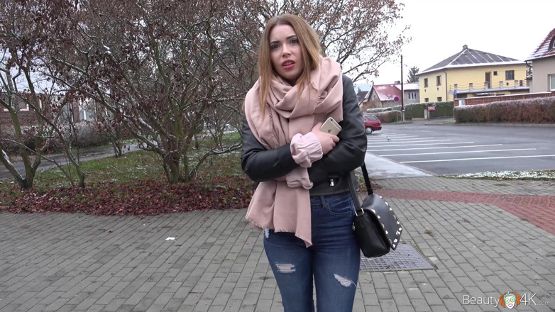 Teen Mega World: Kámoš střílí chutný zadek krásky