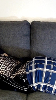 Pruttar överallt tills Anna skämmer ut sin illaluktande röv