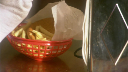 Hot Girlz: La cameriera calda viene scopata ogni volta di chiusura nel...