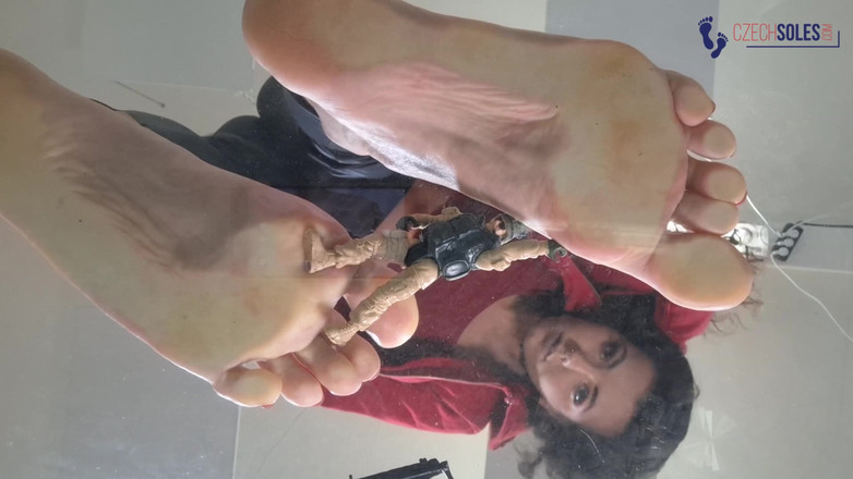 Czech Soles - foot fetish content: Dea gigantessa che calpesta la vista dal pavimento